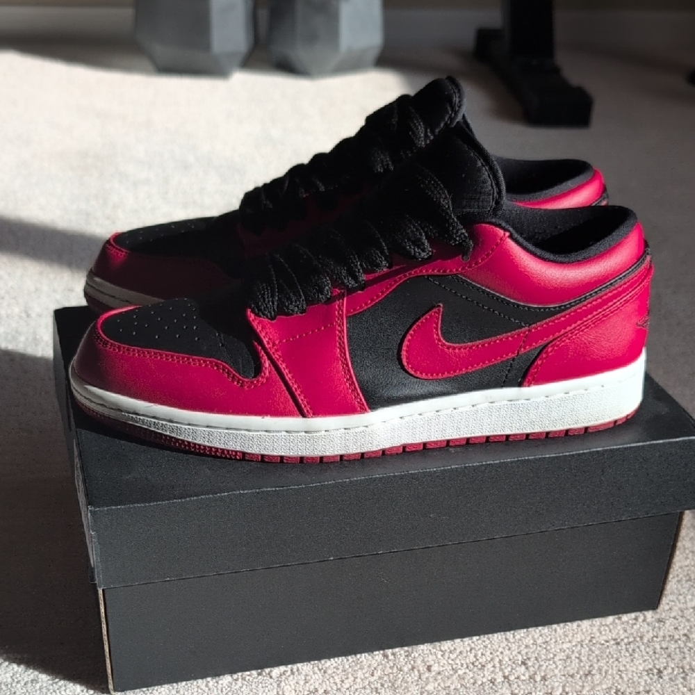 Jordan Reverse Bred Sneakers - Picture 4 of 5